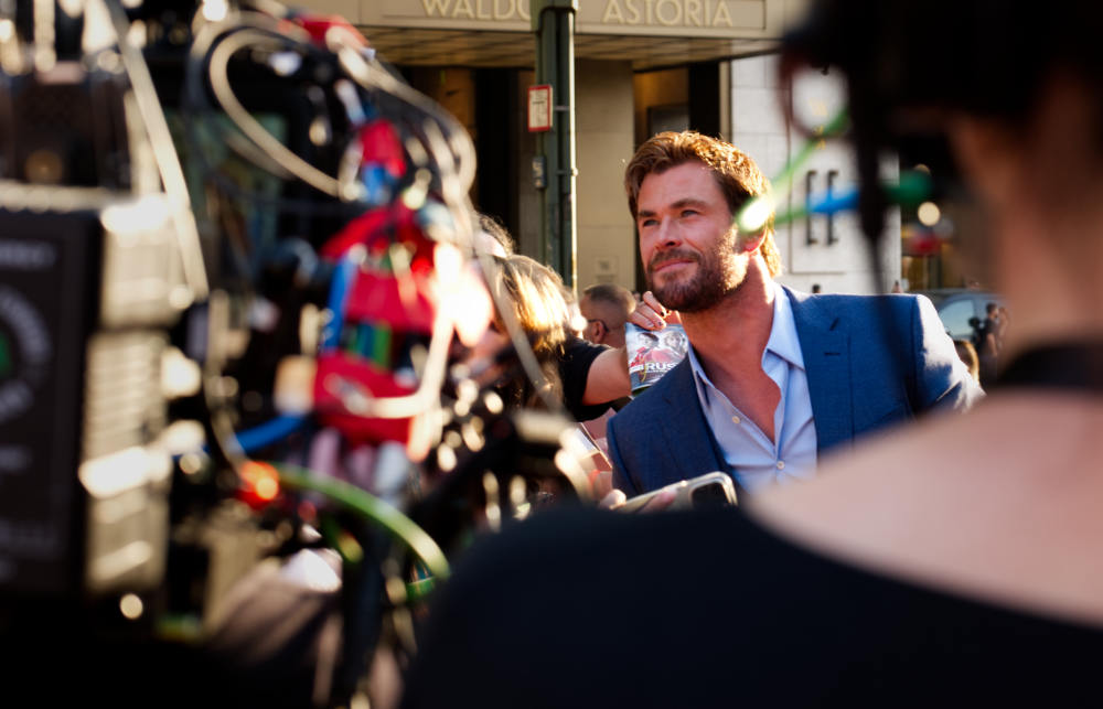 Chris-Hemsworth auf der Filmpremiere von Extraction2, Livestreaming für Netflix